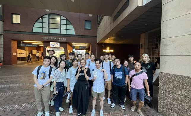 Cath連同Fans及工作人員，接近30人的團隊浩浩蕩蕩在日本街頭遊走。