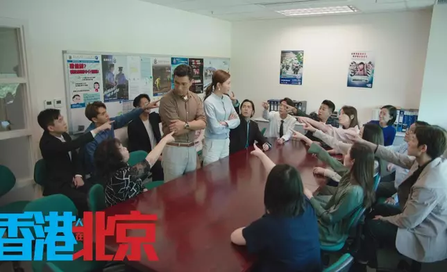 展鵬同Jinny被揀中做苦主聯盟代表，接受《慌張西望》訪問。