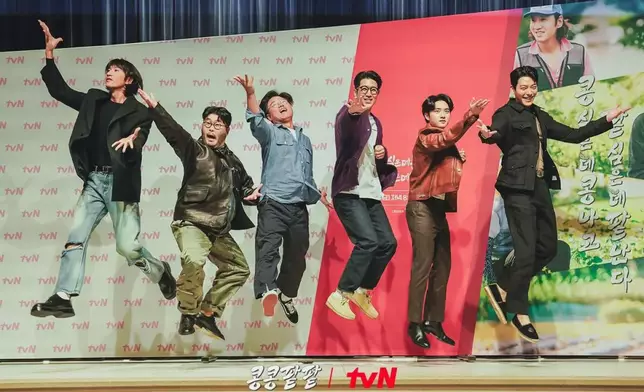 幾位在記者會上都超爆笑（tvN FB圖片）