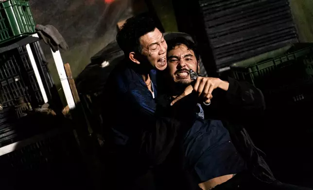 袁富華和阮經天拍攝廢墟肉搏場面，這場戲足足拍了5天。