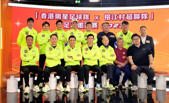 明星足球隊成員陳百祥、何家勁、羅家英、關禮傑、陳浩民、李子雄及陳國坤等出席發布會。