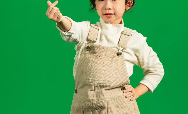 Kakaball在鏡頭前毫不忸怩。