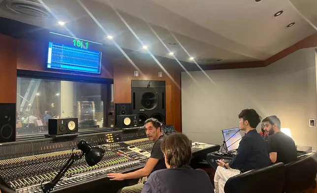 二人遠赴意大利羅馬的世界名錄音室Forum Studios Roma錄製配樂！