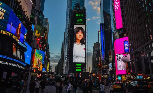 鄧小巧被「EQUAL Global Music Program」選中成為香港區代表。