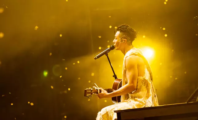 周柏豪近期忙於舉行巡迴演唱會。