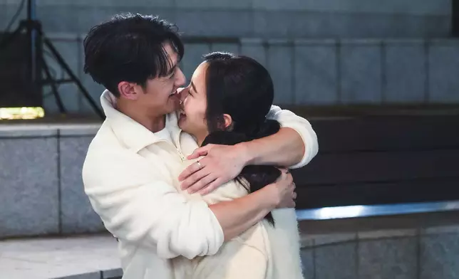 麥明詩在MV中，飾演與Jay同甘共苦的女朋友。