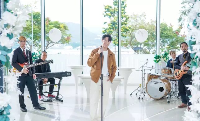 《給你幸福 所以幸福》是一首Sweet爆情歌，講述找到對的人時的幸福甜蜜！