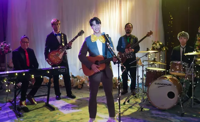 Jay在MV中飾演一位婚禮歌手。