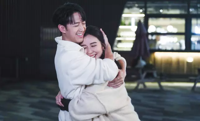 Louisa直言很開心能與Jay合作。