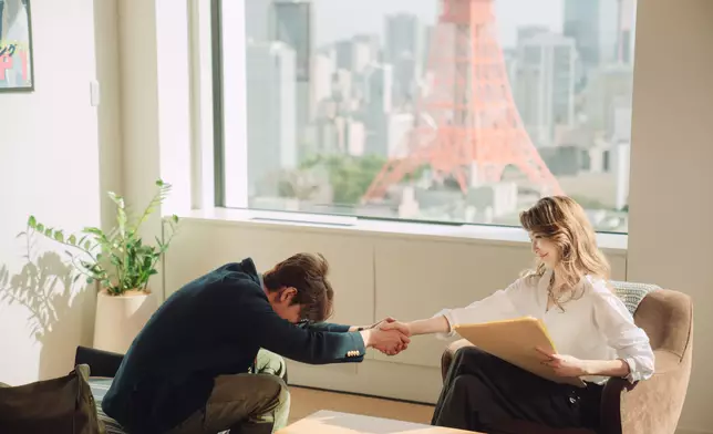 難怪Jeffrey覺得今次能與女神合作拍MV成就解鎖！