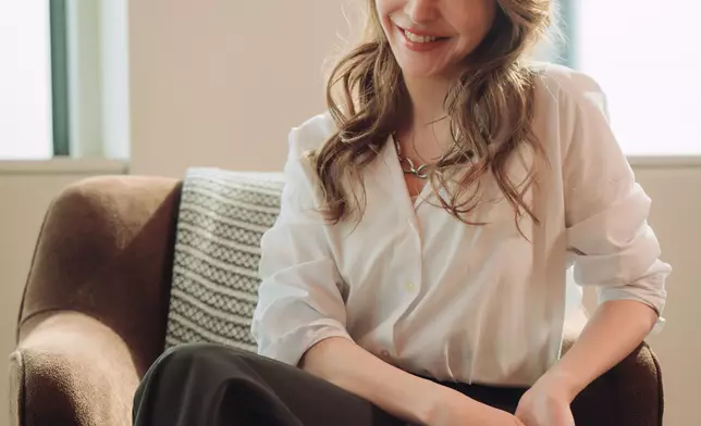 藤井莉娜雖然已榮升母親，但外貌與身形保養得宜。