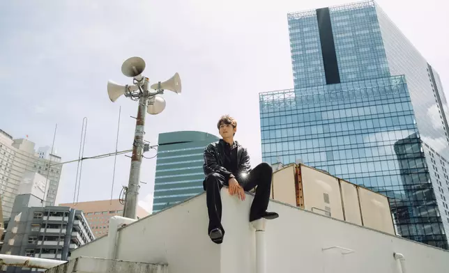 鍾情日系文化的Jeffrey專程到日本拍攝新歌MV。