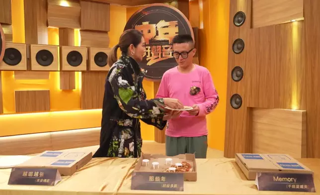 大家靠揀唔同口味嘅Pizza嚟分組。