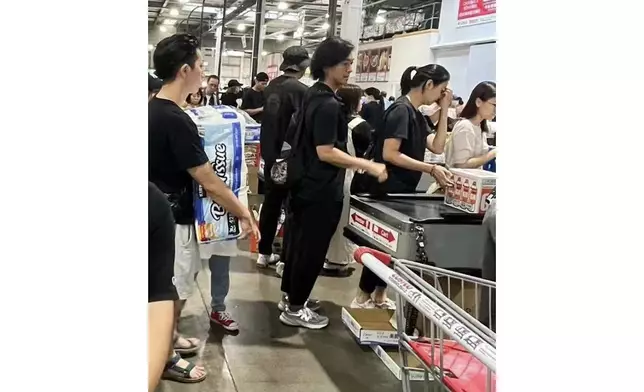 網民於日本福岡超市偶遇鄭伊健