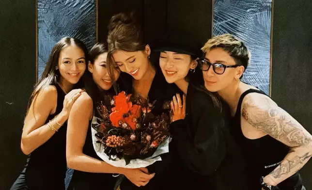 受到多位朋友的寵愛