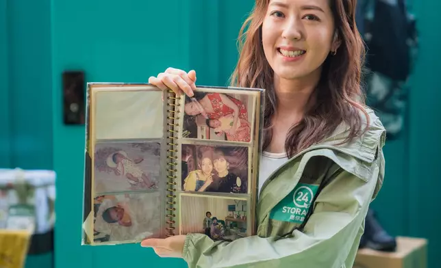 唐詩詠帶同珍藏家庭相簿出現，分享童年回憶和可愛BB牀照。