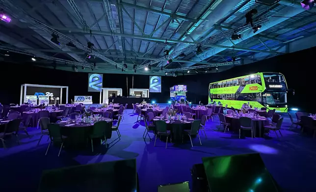 九巴專為香港市場而設的雙層巴士亞歷山大丹尼士Enviro500EV在英國亮相。