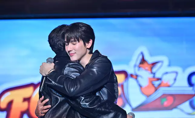 Force與Book曾拍攝不少親密戲，兩人為免尷尬及培養感情，在拍攝前會互相擁抱及勉勵。