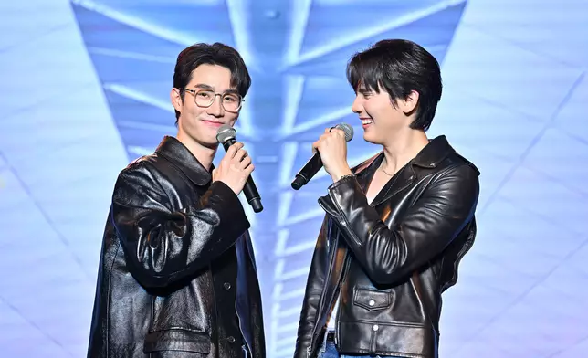 在活動上不停向粉絲做出趣怪表情。