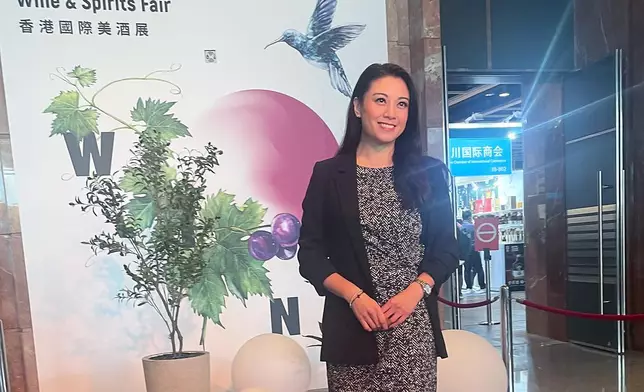 廖碧兒日前回港出席香港國際美酒展活動。