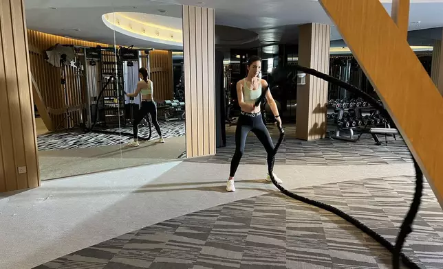 除了與小演員拍攝外，余香凝更要連續兩日去做運動。