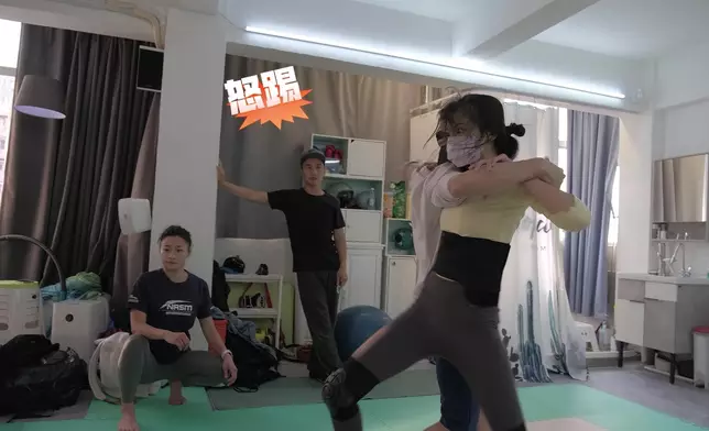 娜姐特訓苦練穿心腿。