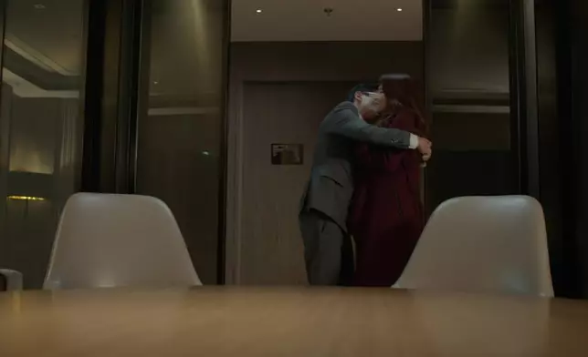 李忠希同娜姐喺劇入面有唔少親密接觸。