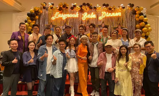 晚宴服飾以七十年代懷舊造形為主題。