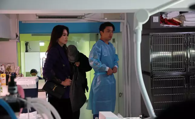 樂隊Nowhere Boys主音Van在《叠影狙擊》中，飾演一名掛羊頭賣狗肉的獸醫，協助販賣人體器官集團。