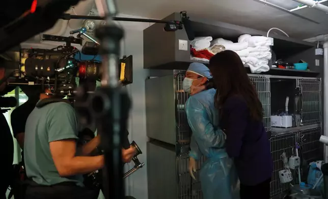 Van被周秀娜壁咚毆打。