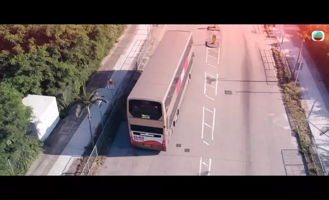 巴士翻側意外。
