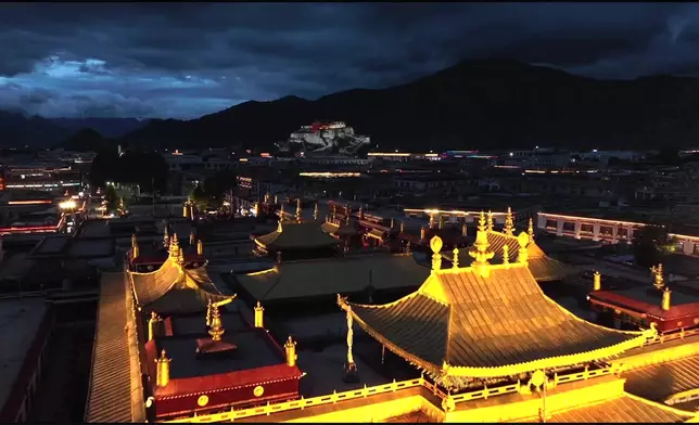 西藏嘅景色同樣壯麗，都係有齊日與夜架。
