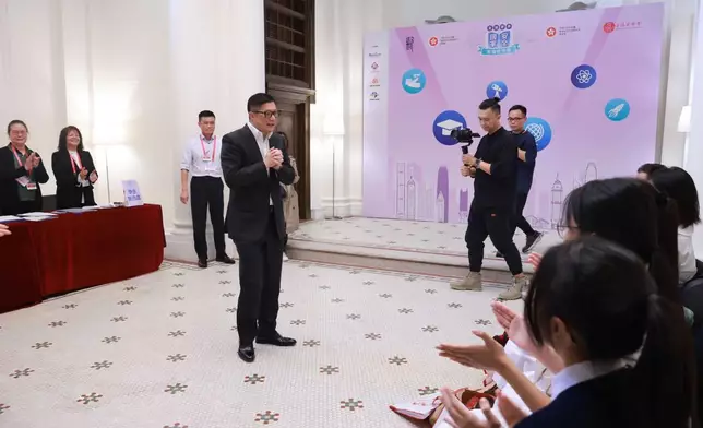 鄧炳強Facebook圖片