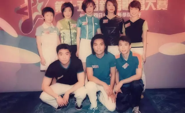 曾分享當年參賽的大合照。