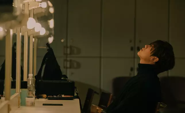 姜濤坦言如果遇到一個合適的人，他不會完全放棄愛情，但暫時是以事業為先。