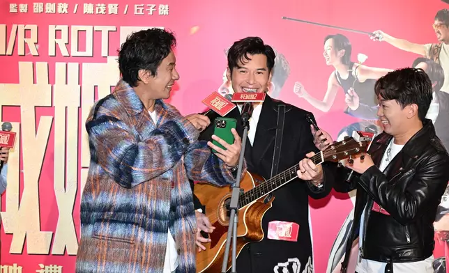 並邀請兩位好兄弟朱栢康及岑珈其到台上，首次破天荒合唱的電影宣傳曲《男人老狗流馬尿》。