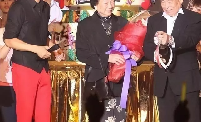 過去劉父亦不時參與「華仔天地」的聚會，但近5、6年已經沒有出席。