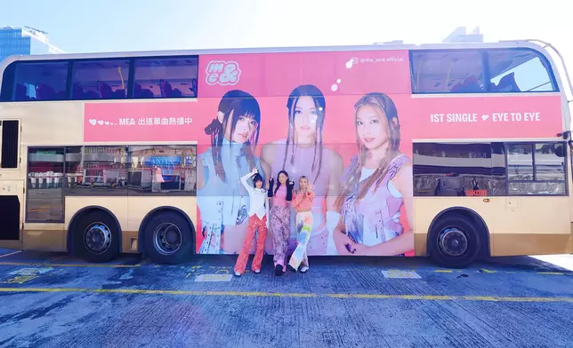 女團Me&amp;首個巴士車身廣告;。