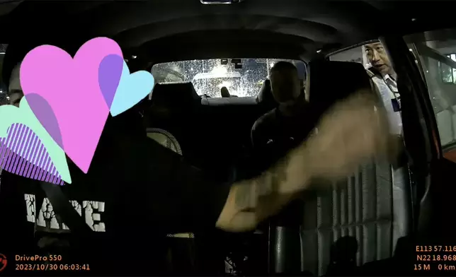 司機快收工，拒絕索取「短途飛」，諗住「都唔梗要反正收工做多幾十蚊都吉返出去收工」。（FB影片截圖）