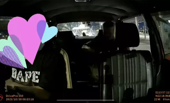 有司機於港珠澳大橋口岸的士站耐心排隊1.5小時，終於成功上到頭位，但卻遇到一位短途客。（FB影片截圖）