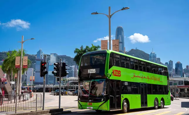 全新專為香港而設計和研發的亞歷山大丹尼士Enviro500EV，充電約2.5小時，續航力近300公里