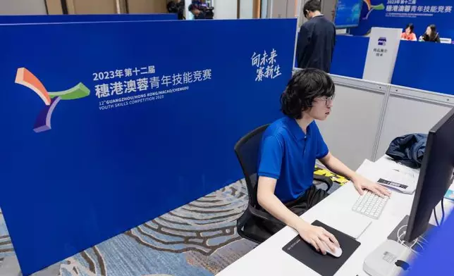 「移動應用開發」項目的金獎選手、IVE人工智能及手機軟件開發高級文憑畢業生吳啟成，曾參與不同國際性的手機應用程式開發公開比賽，擴闊眼界，自信心漸增強。