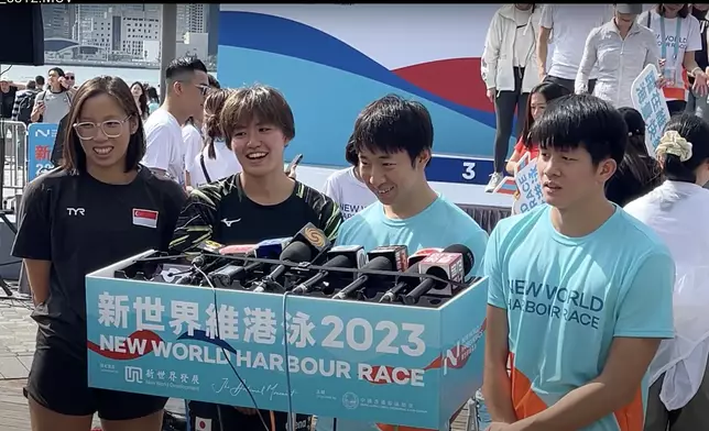 在國際組男子賽，來自日本的古畑海生（右2），以14分43秒9完成賽事，奪得冠軍。巴士的報記者攝
