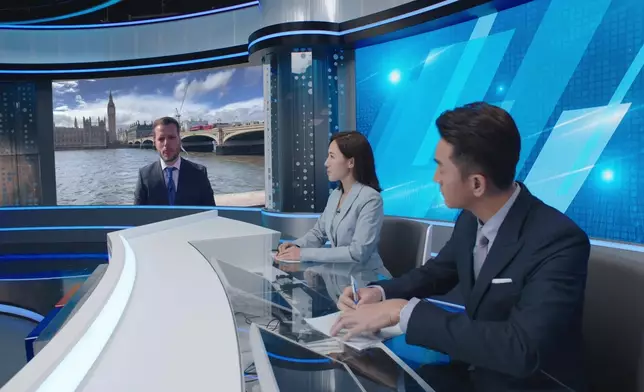 李施嬅呢個主播式英語，聽落真係好似模似樣。