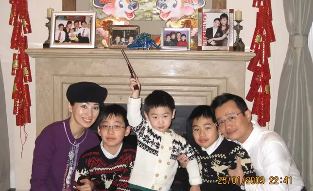 羅霖與富商劉坤銘於1996年結婚，並先後誕下三名兒子。