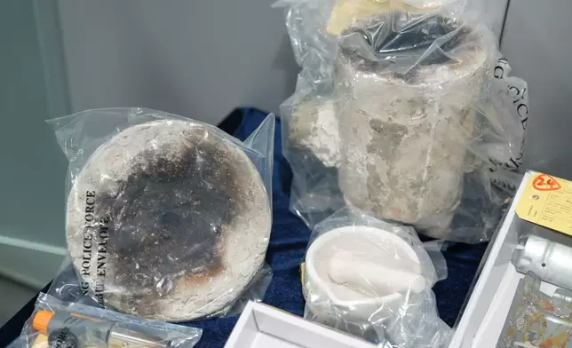 警方拘捕兩名男子涉嫌製造或管有炸藥，相信曾嘗試做燃燒及爆破實驗。