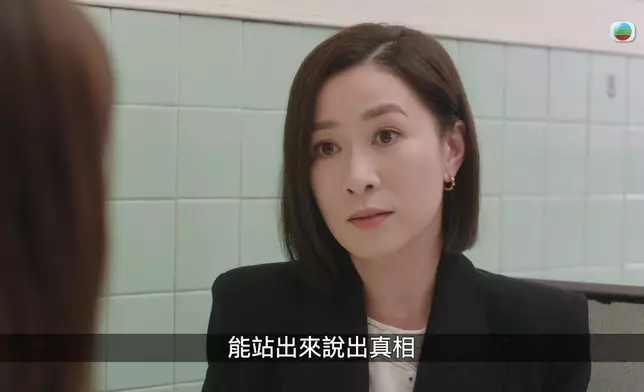 阿佘同施嬅無論眉頭同眼額都好合拍。