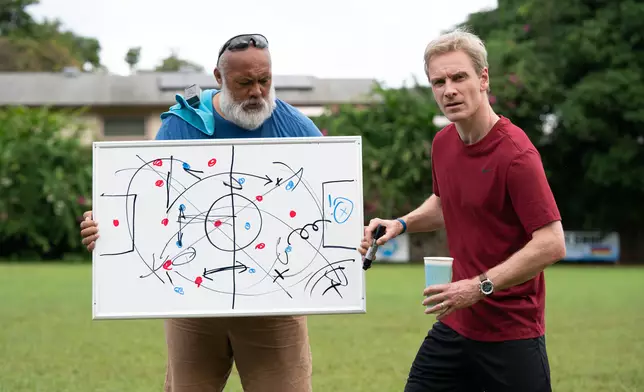 美屬薩摩亞隊決定聘請剛被炒魷魚的地獄黑仔王教練Thomas Rongen（米高法斯賓達 飾）執教。