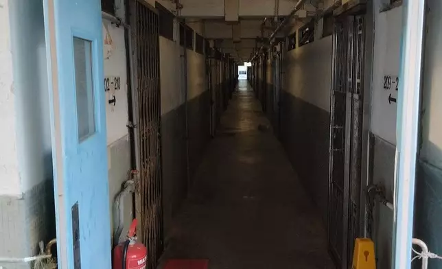 日前就有港男在討論區帖文及PO相，指自己居住的公屋走廊「真係好恐佈」。(香港公營房屋討論區FB圖)