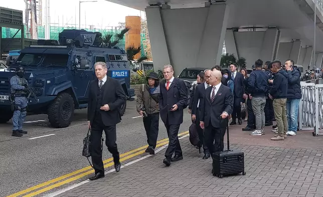 律師團隊離開。《巴士的報》記者攝